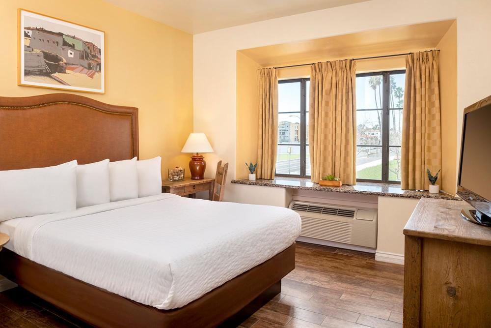 Queen Room interior